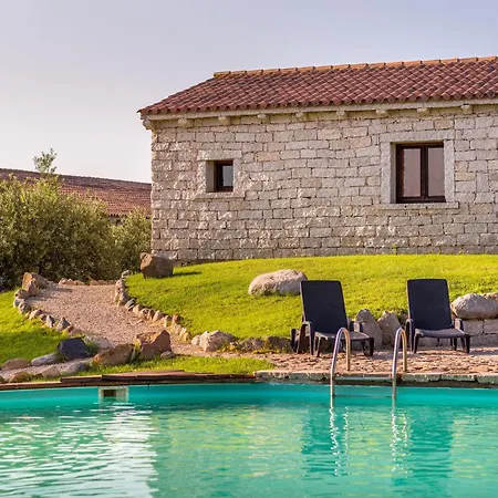 Isa - With Swimming-pool In