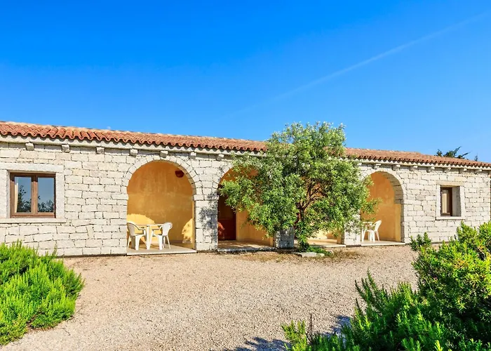 Aparthotel Isa - With Swimming-pool In 3*