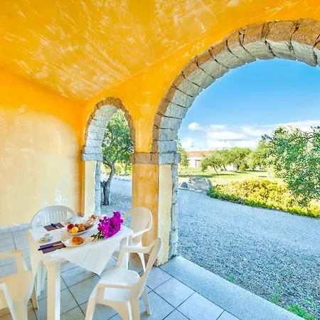 Appart hôtel Isa - With Swimming-pool In Badesi