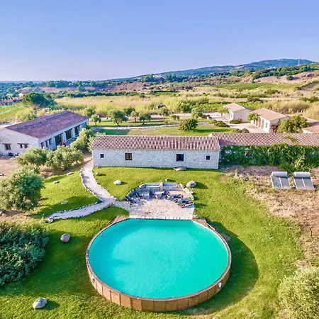 Isa - With Swimming-pool In Appart hôtel Badesi