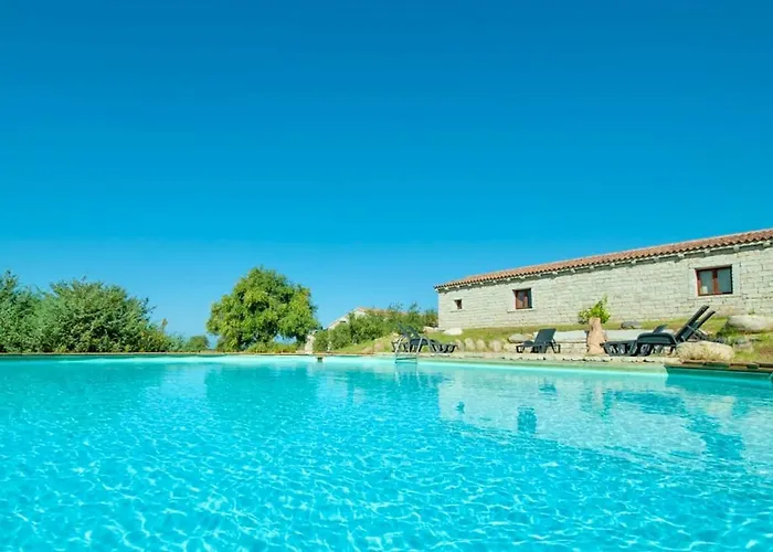 Isa - With Swimming-pool In Lägenhetshotell