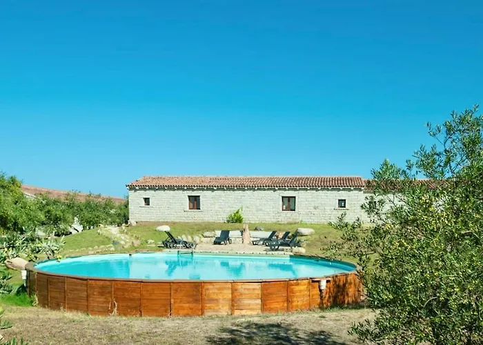 Apartahotel Isa - With Swimming-pool In Badesi